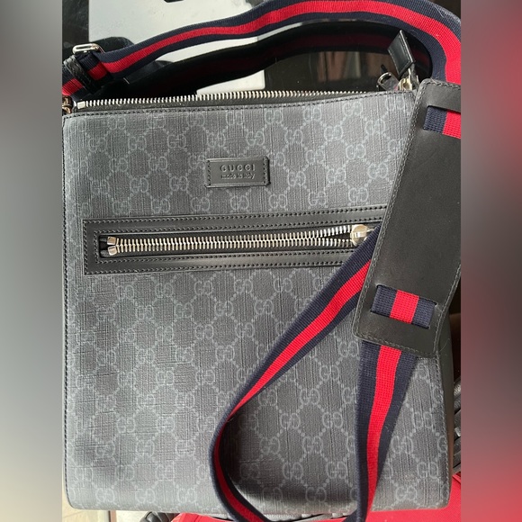Gucci GG Supreme messenger bag